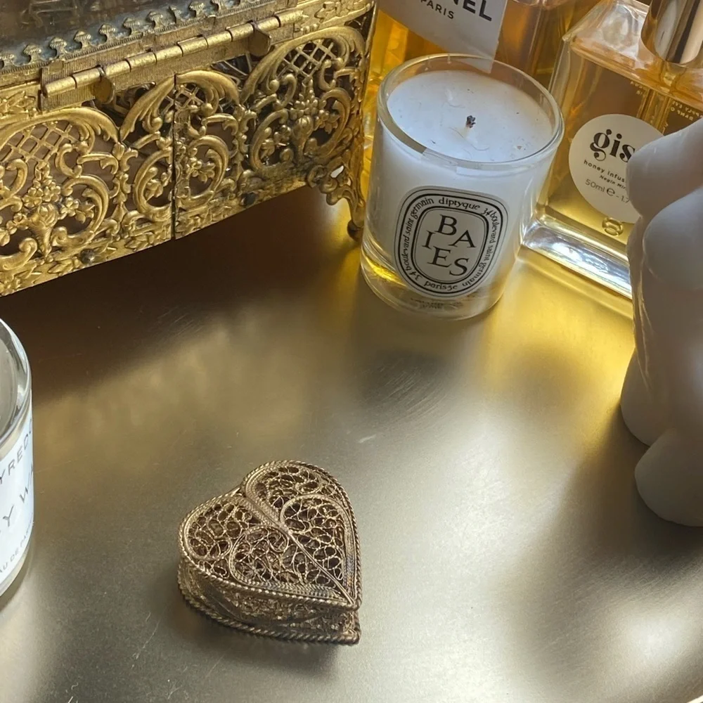 𝅺antique Signed CU Gold Gilt Filigree 1.5” mini heart proposal box
